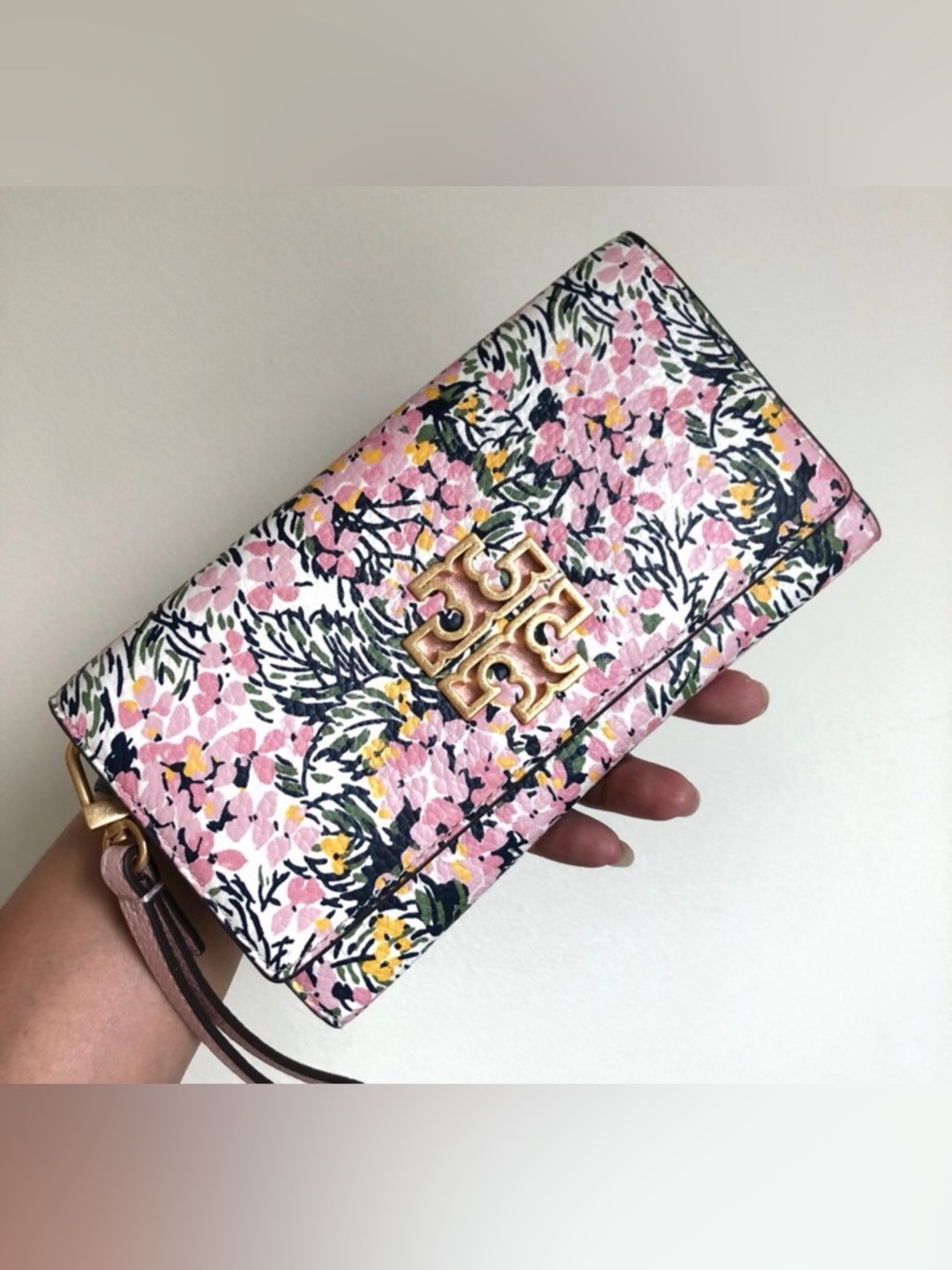 LIKE NEW TORY BURCH BRITTEN FLOWER FIELD WRISTLET